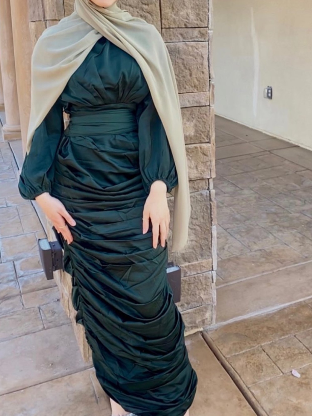 VEILED Elegant Dark Green Ruched Long Sleeve Maxi Dress